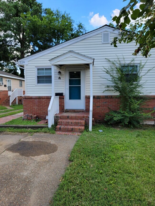 Building Photo - 229 W 38th St