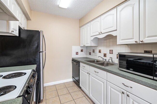 Building Photo - 500 E Riverside Dr