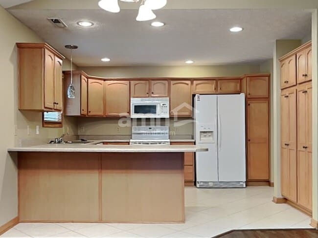 Building Photo - 2160 Schwinn Ave