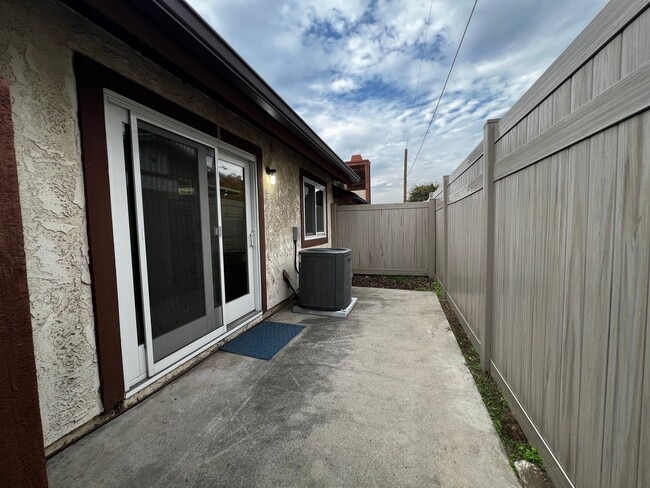 Building Photo - 2 Bedroom 1.5 Bath Townhouse Condo for Rent in the Heart of Monrovia