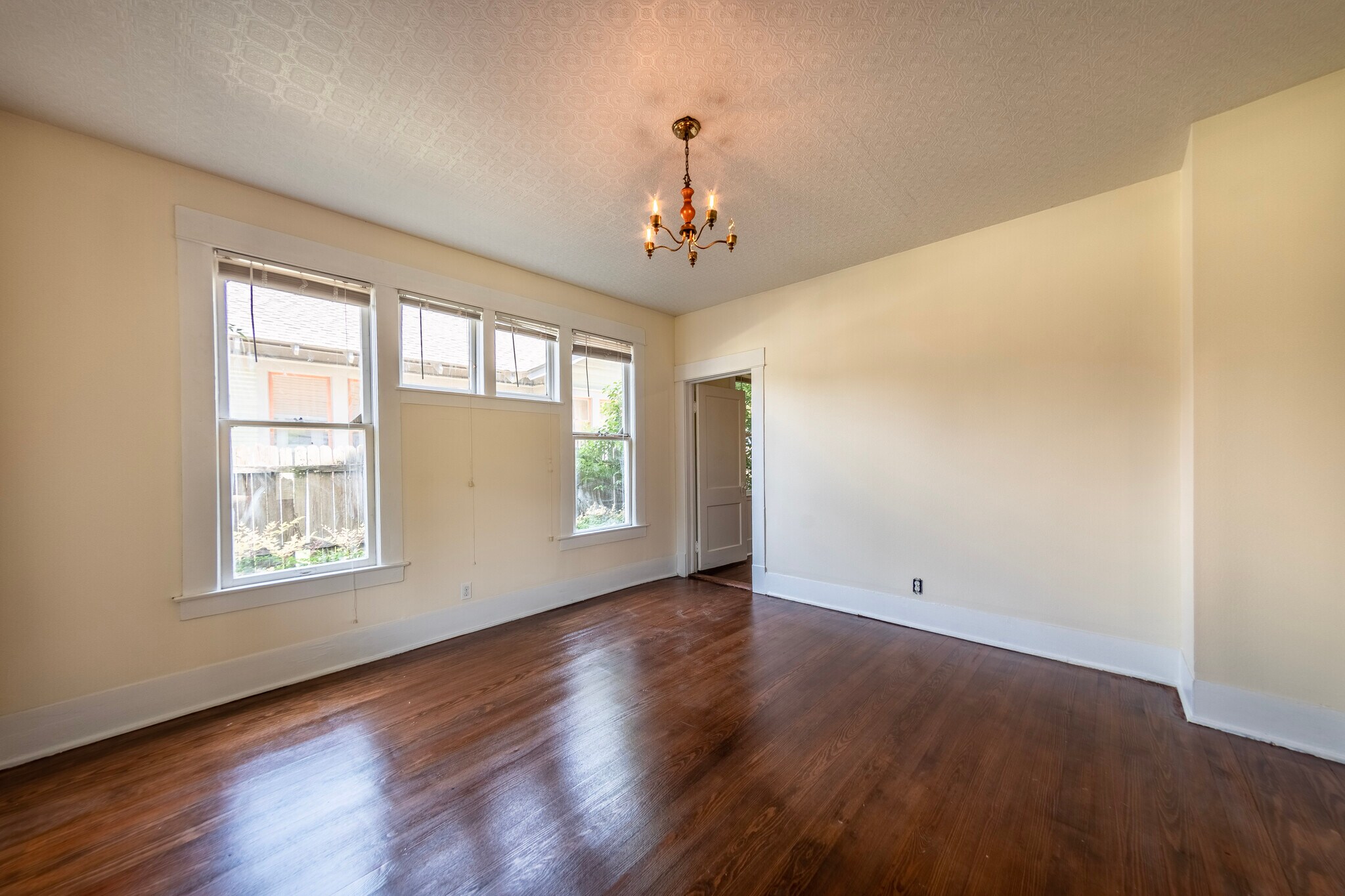 Building Photo - 5336 Junius St