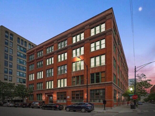 Building Photo - 331 S Peoria St
