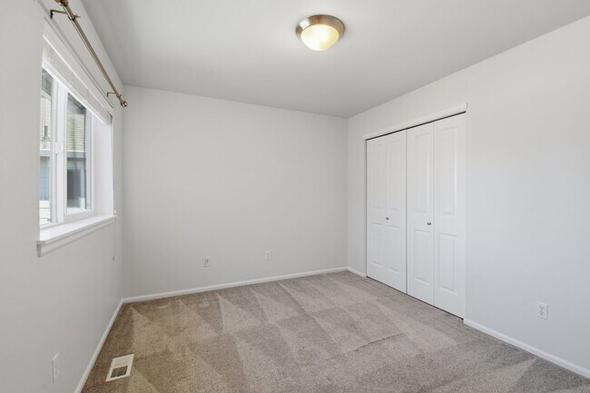 Building Photo - 4bd/2.5ba Renton Home