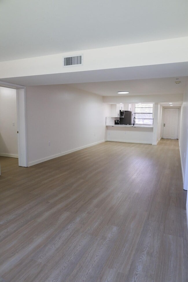Building Photo - 3500 Whitehall Dr