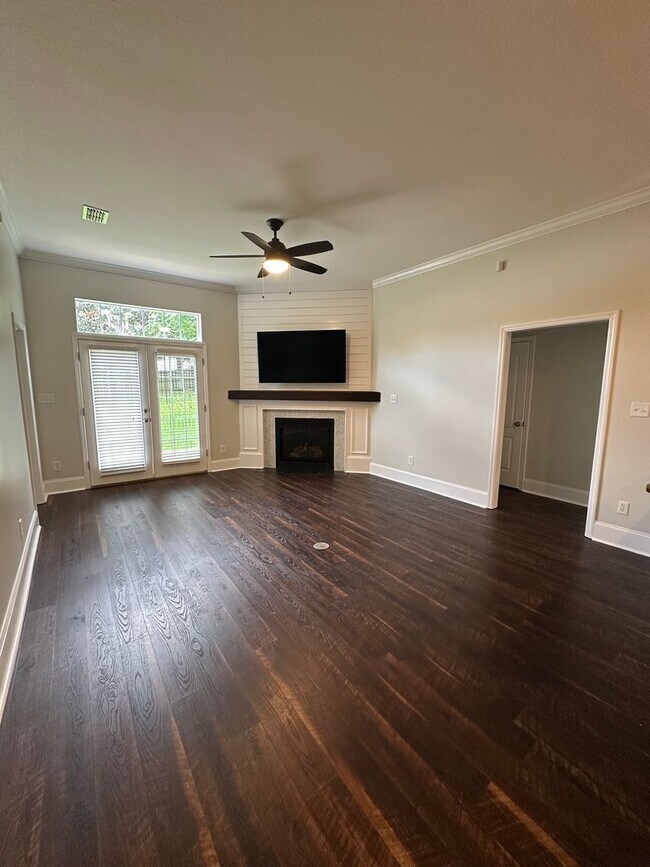 Building Photo - Gorgeous 3 Bedroom 2 Bath home in Piney Z ...