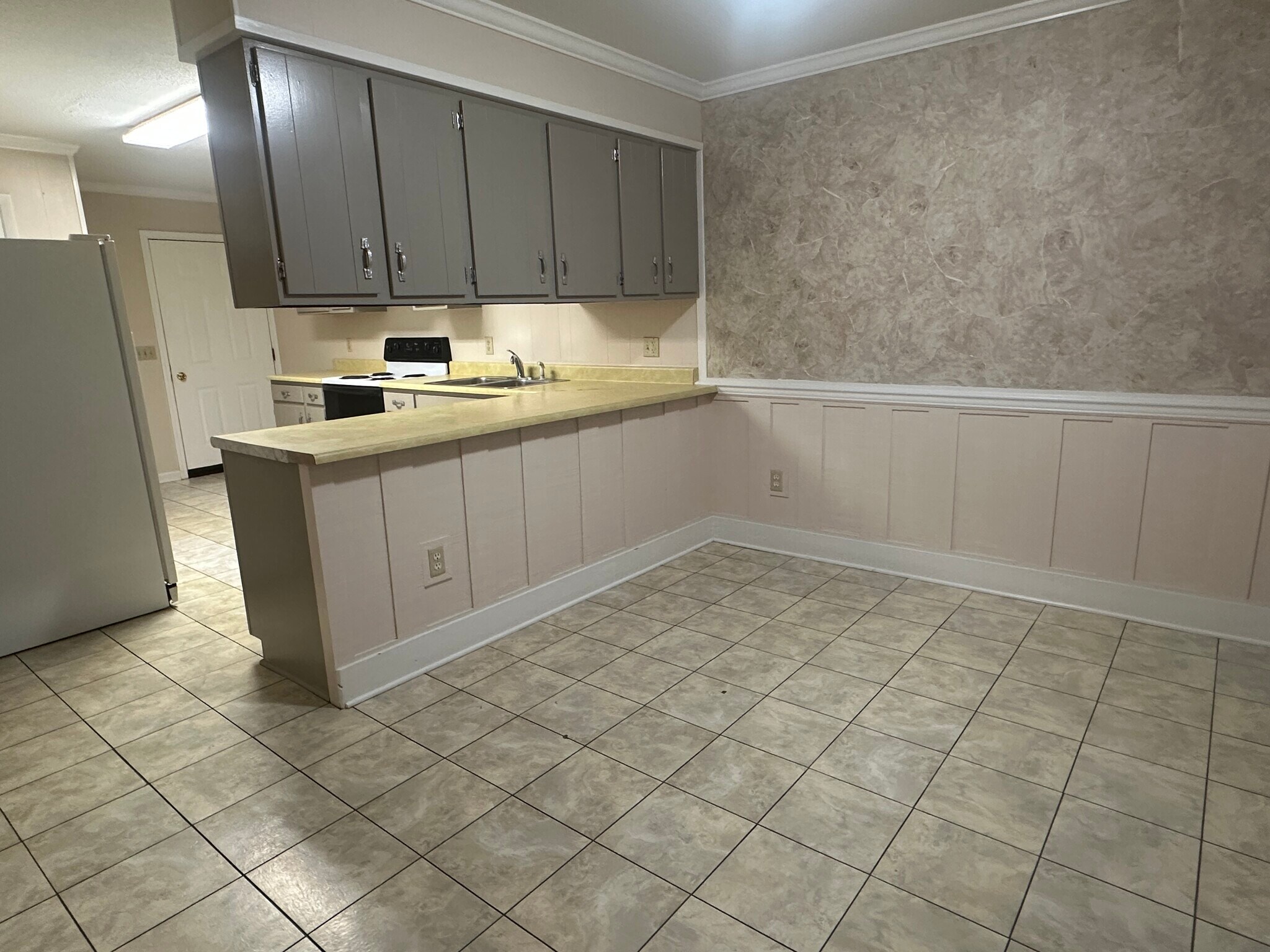 Building Photo - 103 Skyview Dr
