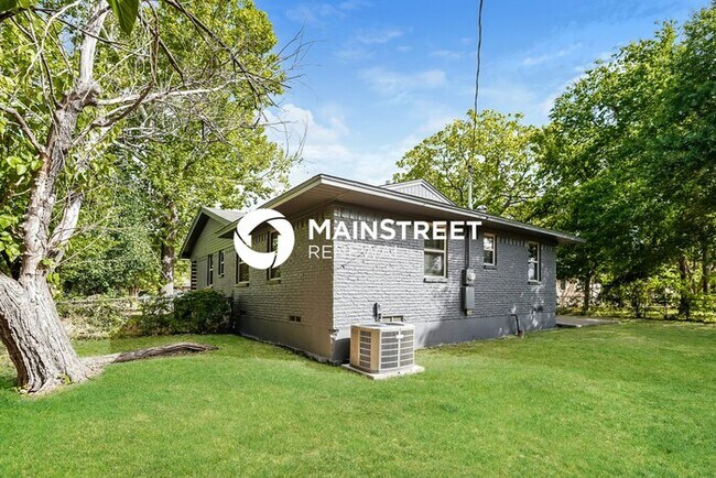 Building Photo - 4 Bedroom Pet-Friendly Home in Mesquite, TX with Main Street Renewal