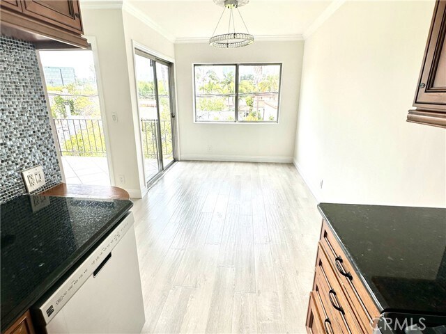 Building Photo - 423 Rexford Dr