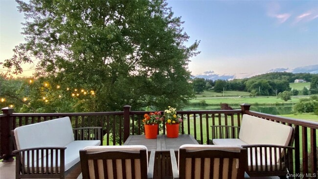 Building Photo - 7 Silo Ln