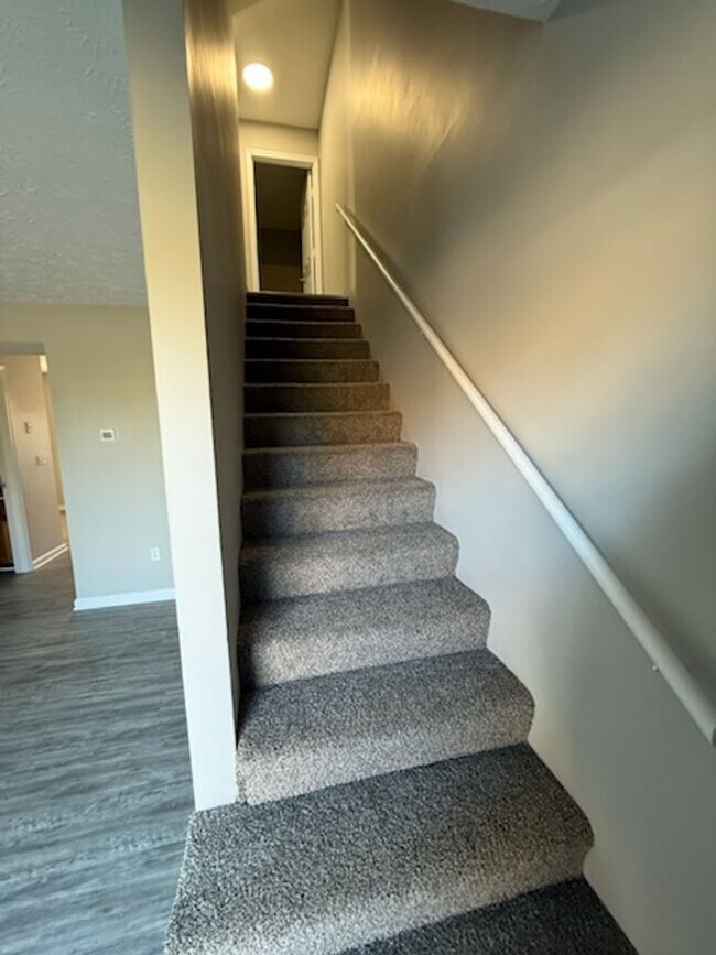 Building Photo - 203 Aqueduct Dr