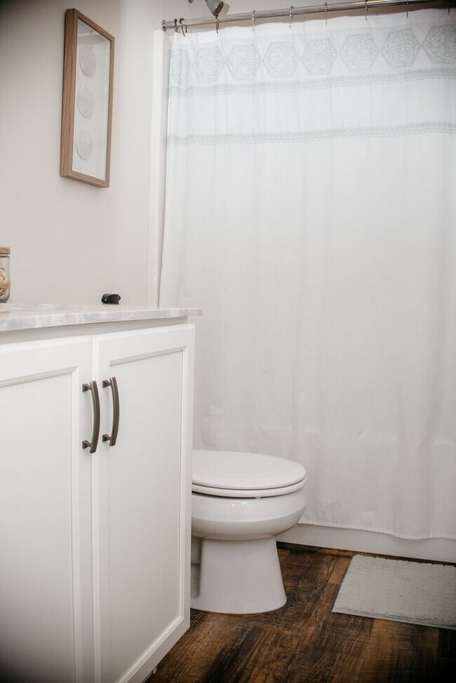 Building Photo - 220 Callie Dr