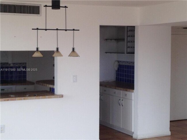 Building Photo - 199 Ocean Dr