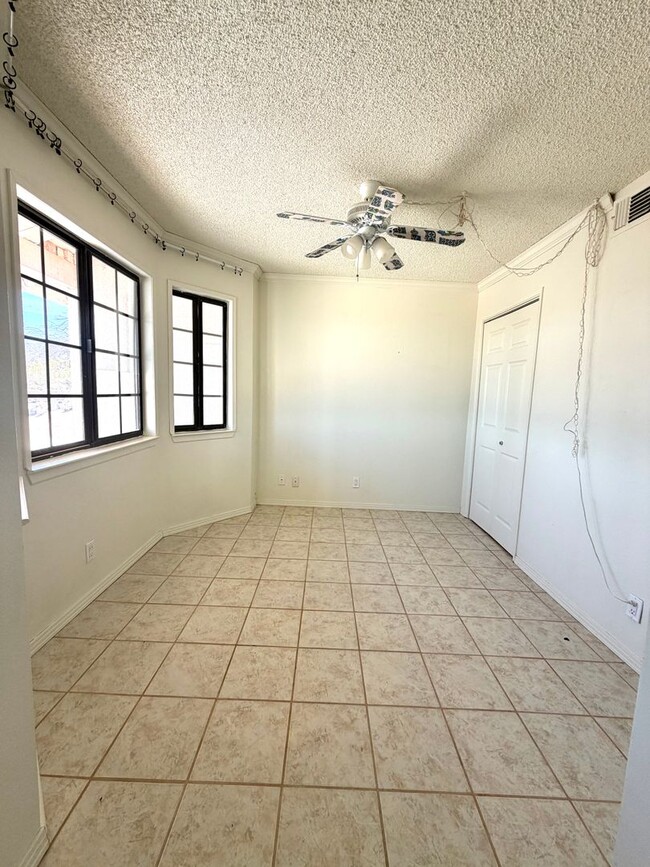 Building Photo - 4 Bedroom, 3 Bathroom with Office Near National Park