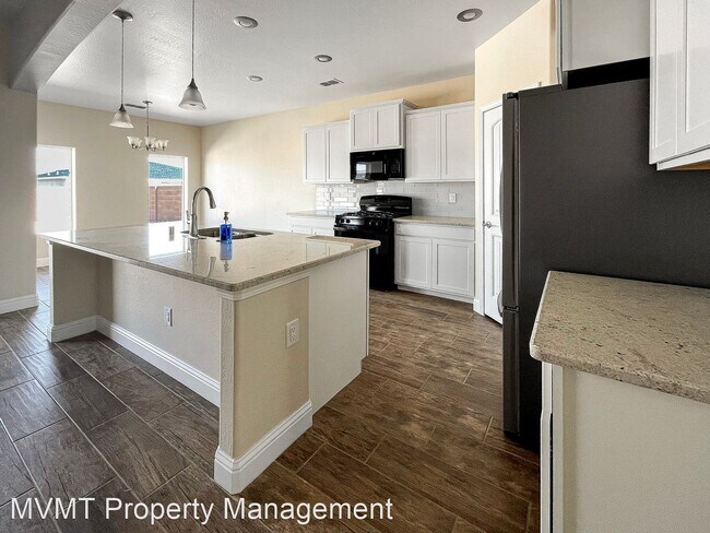 Building Photo - 3 br, 2 bath House - 10 Mighty Atom Circle