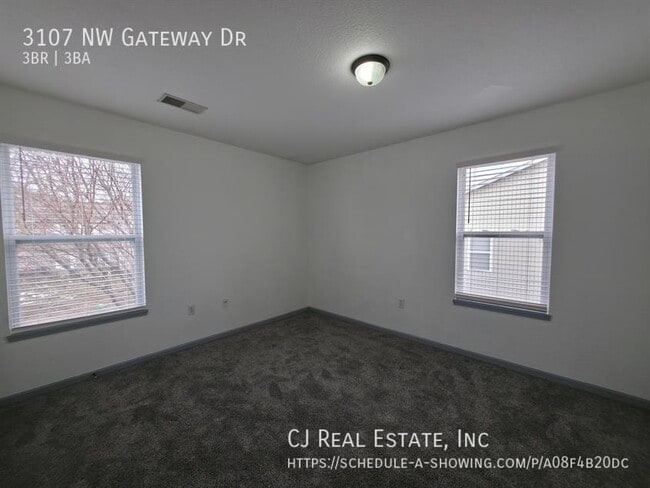 Building Photo - 3107 NW Gateway Dr