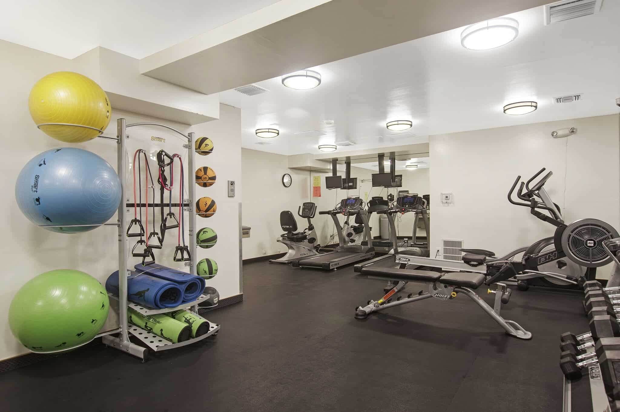 Building Photo - 100 S Doheny Dr