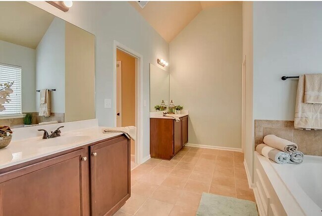 Building Photo - 151 Seaton Ave