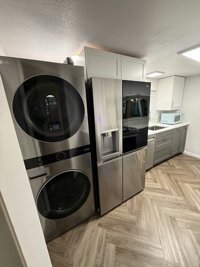 Building Photo - 1255 Detroit Ave