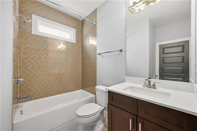 Building Photo - 2967 Silver Hill Terrace SE