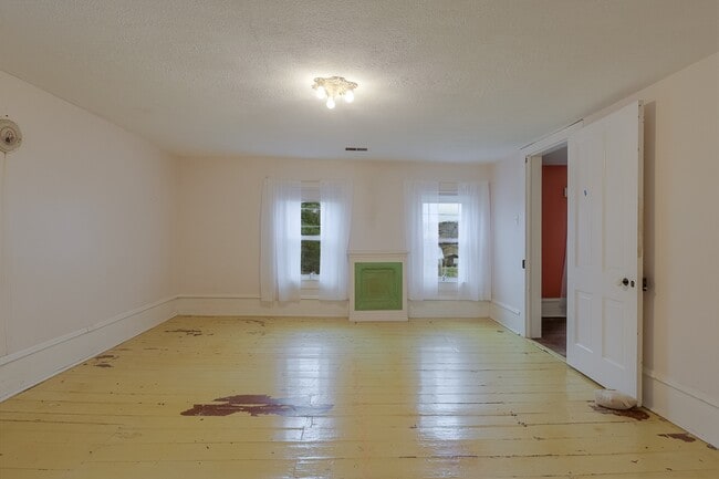 Building Photo - 329 Grayson St