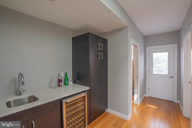 Building Photo - 1007 S 17th St