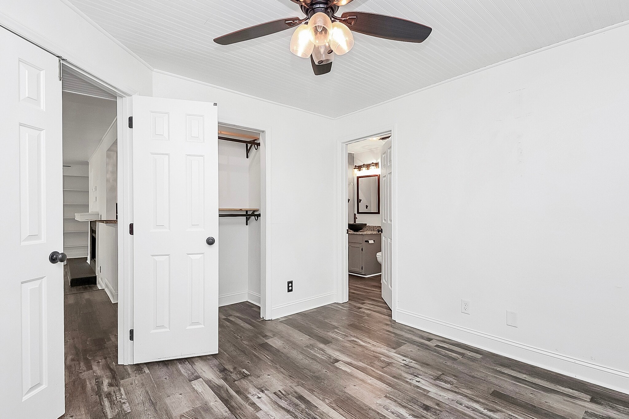 Building Photo - 1109 E Morehead St