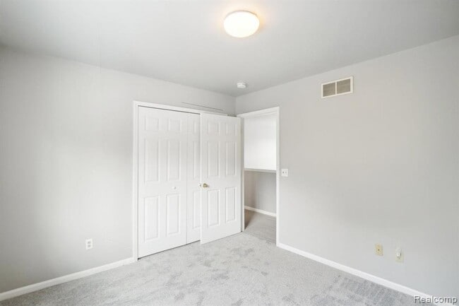 Building Photo - 2609 Huntington Dr