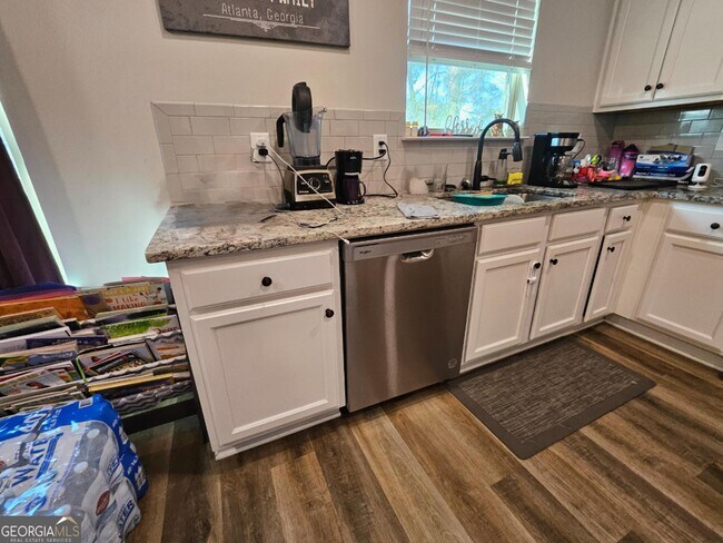 Building Photo - 4962 Zoya Ct