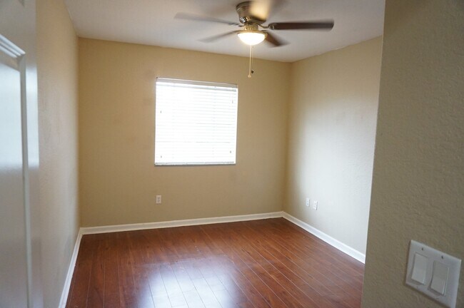 Building Photo - 2026 Nassau Dr