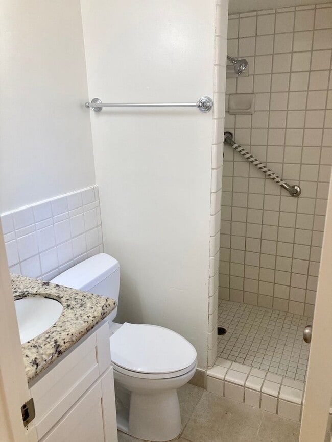 Building Photo - 3 Bedroom 2 Bath Home in La Mesa with Detached 2 Car Garage