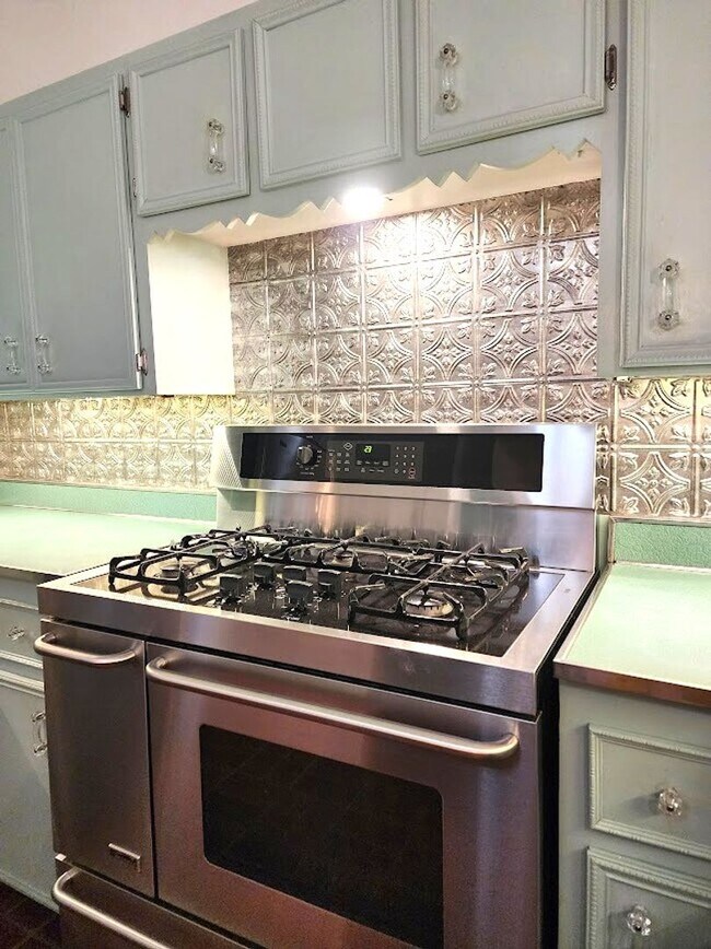 Building Photo - 2 Bed 1.5 Bath 1 Car Garage in the GRADY MUSGRAVE LAKESIDE Addition