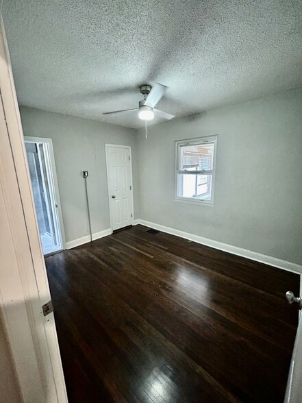 Building Photo - 515 W 85th Ter