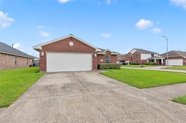 Building Photo - 10819 Redwood Dr