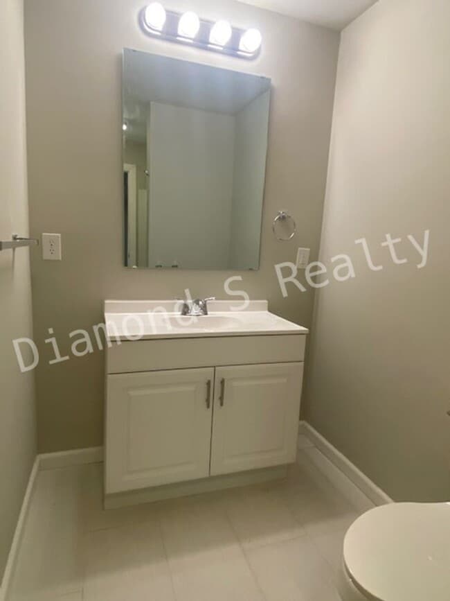 Building Photo - Cute 3-Bedroom Home Located Near Bass Pro!