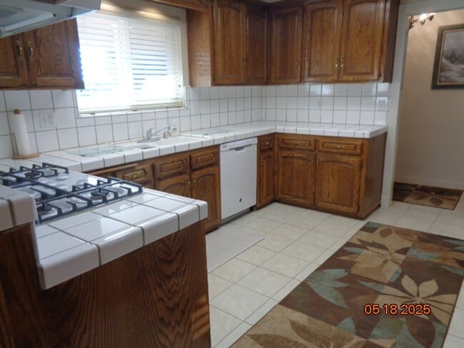 Building Photo - Custom Home in Quartz Hill on a Large Lot