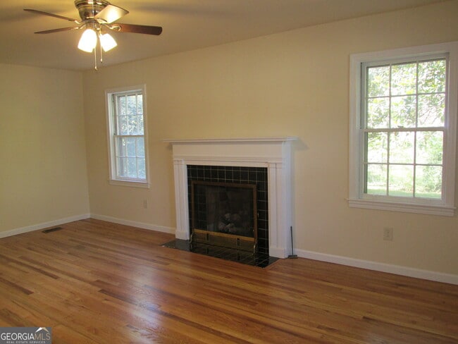 Building Photo - 6739 S Sweetwater Rd