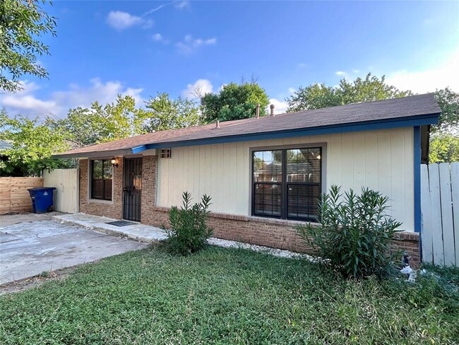 Primary Photo - 6200 Palm Cir