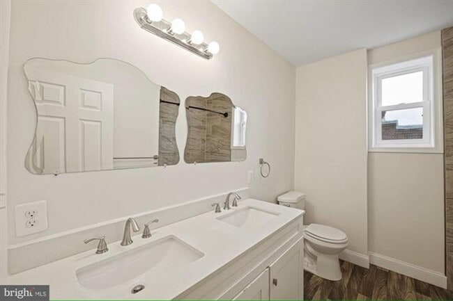 Building Photo - Available Now- Beautiful 3 Bedroom, 2 Bath...