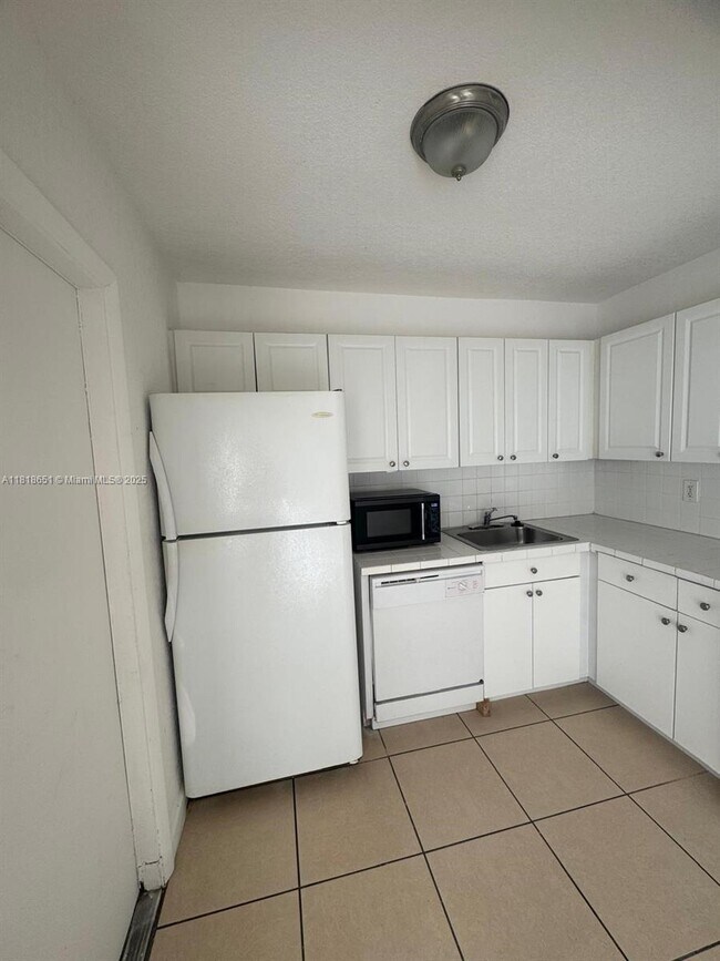 Building Photo - 4820 NW 9th Dr
