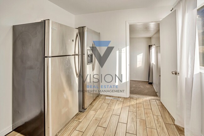 Building Photo - 360 E 400 S