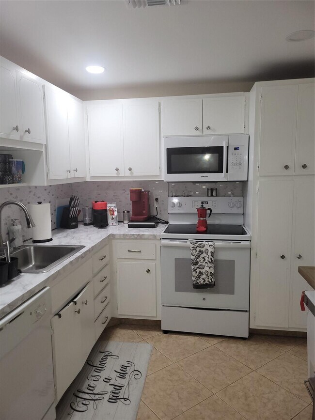 Building Photo - 1980 S Ocean Dr