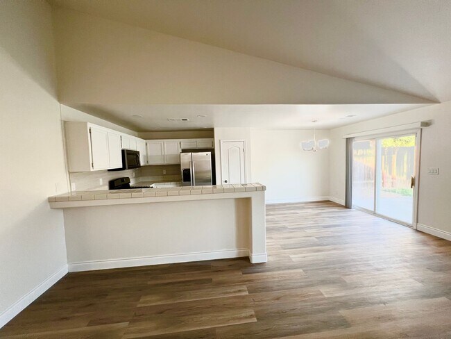 Building Photo - 11815 Mantova Ave