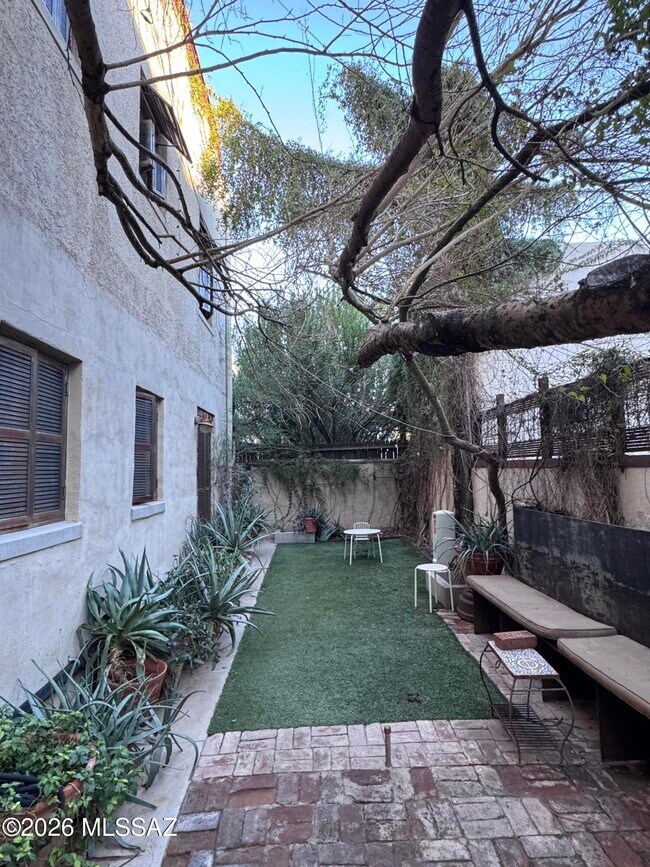 Building Photo - 21 E Corral St