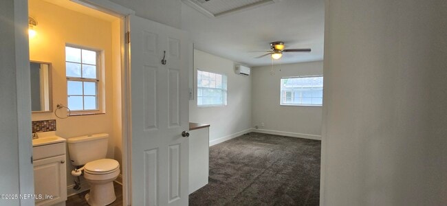Building Photo - 4556 Cambridge Rd