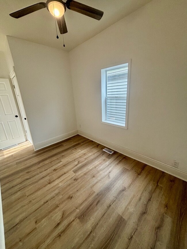 Building Photo - 525 E 8th St