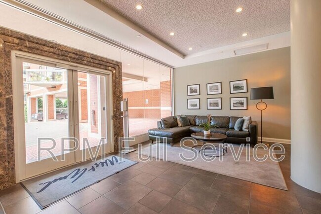 Building Photo - 110 31st Ave N