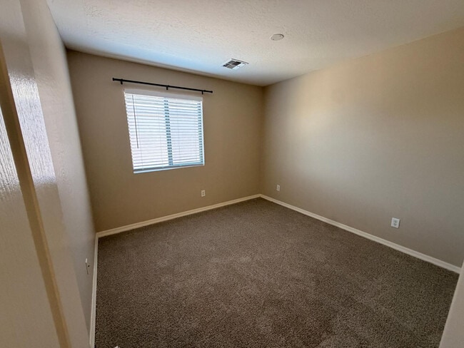 Building Photo - 12354 W Glenrosa Ave