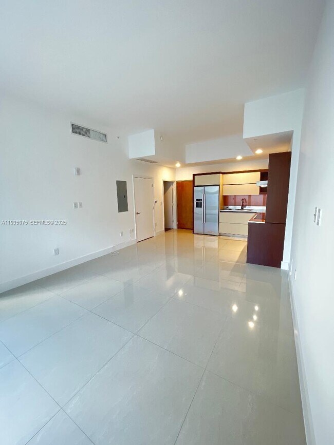 Building Photo - 2100 Park Ave