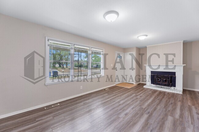Building Photo - 1642 E Denver Dr