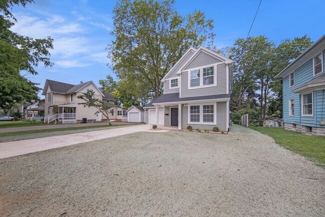 Building Photo - 511 Burr St